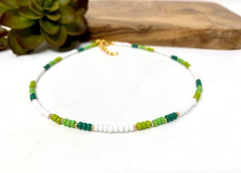 Trendy Green Beaded Choker, Green Beaded Choker Necklace For Summer, Green Tiny Beads Choker For Summer, Seed Bead Necklace Green, Unique Green Beaded Choker, Beaded Chocker, Diy Choker, Seed Bead Bracelet Patterns, Green Beaded Necklace