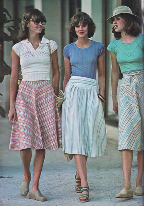 1980s Skirt Outfit, 80s Skirt Fashion, Ellen Aesthetic, 80s Skirt Outfit, 60s Housewife, 80s Skirts, Just Seventeen, 1970 Fashion, Yacht Rock