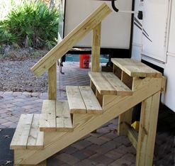 He step is an integral part of the RV. At times, the distance between the ground and your RV can be uncomfortable to climb up and down. Enter and exit your RV safely and reach tough places in RV with steps.  ..........    #diy #fifthwheel #portable #stairs #ideas #wooden #remodel #howtobuild #covers Free Standing Stairs Diy, Wooden Steps Outdoor, Mobile Home Stairs, Mobile Home Steps, Platform Steps, Diy Stairs Outdoor, Stairs Makeover Design, Oberirdischer Pool, Camper Steps