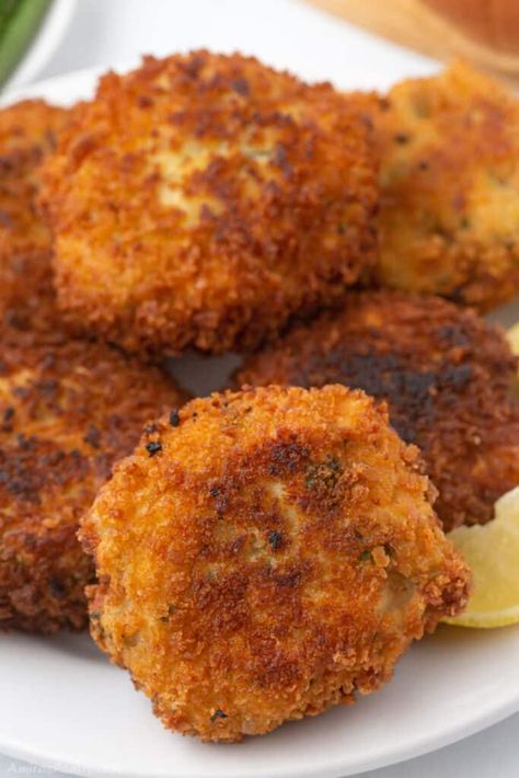 Breaded Ground Chicken Patties, Chicken Patty Dinner Ideas, Dinner Ideas Skillet, Chicken Patties Recipes, Gallbladder Meals, Stuffing Patties, Homemade Chicken Patties, Chicken Croquettes Recipe, Chicken Patty Recipes