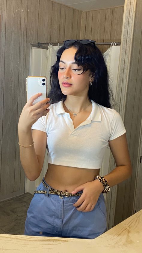 White Collared Crop Top Outfit, White Polo Crop Top Outfit, Crop Top Polo Outfits, Polo Crop Top Outfit, Polo Top Outfit, Styling Tops, Cropped Outfits, Polo Crop Top, Polo Outfit