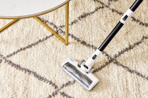 How to Clean a Shag Rug Clean A Shag Rug, Oil Stains Out Of Clothes, Clean Shag Rug, Stains Out Of Clothes, Clean Shower Doors, Indoor Drying, Dry Carpet Cleaning, Carpet Cleaning Solution, Carpet Cleaning Machines