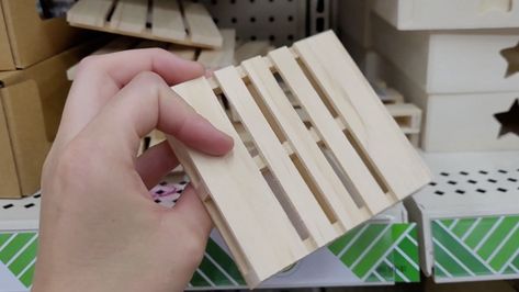 Hometalk - Here's why you should totally buy those Dollar Store mini pallets! Mini Pallet Crafts, Dollar Tree Pallet Crafts, Pallet Display, Small Pallet, Variety Store, Fake Succulents, Pallet Crafts, Wooden Slats, Dollar Tree Crafts