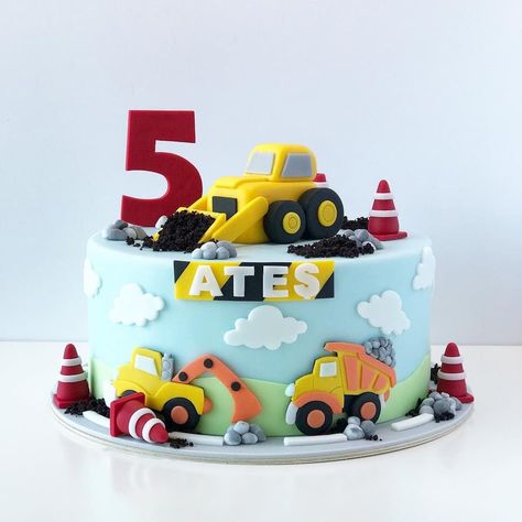 Digger Birthday Cake, Construction Birthday Cake, Toddler Birthday Cakes, Truck Birthday Cakes, Cars Birthday Cake, Construction Cake, Cake Boy, 2 Birthday Cake, 1st Birthday Cakes