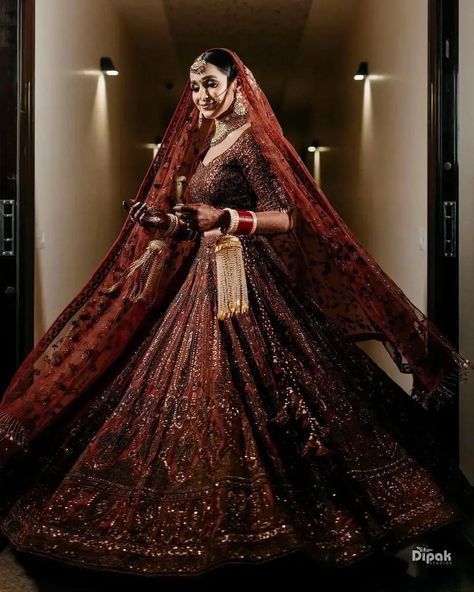 Maroon Wedding Lengha, Maroon Bridal Lehenga, Punjabi Wedding Dress, Nikah Decor, Punjabi Dresses, Wedding Fits, Red Bridal Dress, Bridal Lehenga Designs, Latest Bridal Lehenga