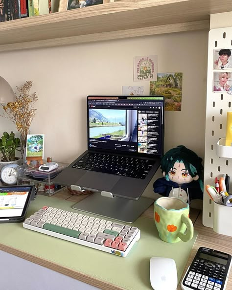 Desktop Ideas, Study Core, Desk Tour, Cozy Desk, Interior Design Layout, Desk Layout, Otaku Room, Desk Makeover, Study Room Decor