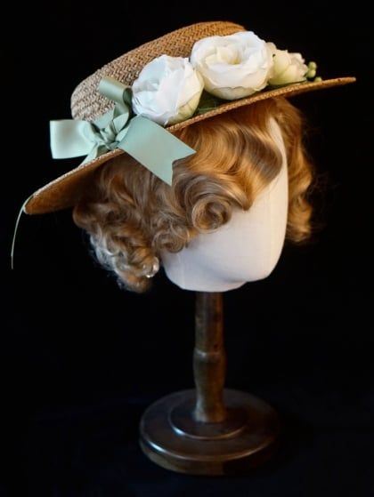 Lolita Straw Hats White Lace Scarf, Edwardian Hat, Victorian Accessories, Pretty Hats, Victorian Hats, Ghost Costume, Retro Accessories, Straw Hats, Green Bows