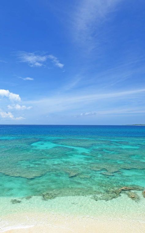 The pristine Okinawa beaches make for the perfect getaway you might have thought impossible in Japan Beaches In Japan, Okinawa Japan Aesthetic, Okinawa Aesthetic, Okinawa Beach, Japan Beach, Japan Okinawa, Current Aesthetic, Theme Bathroom, Background Reference