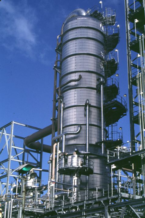 Richmond Refinery, Fluid Catalytic Cracking Distillation Column. Fractional Distillation, Oil Rig Jobs, Energy Kids, Petroleum Engineering, Industrial Paintings, Sea Plants, Industrial Engineering, Oil Refinery, Drilling Rig