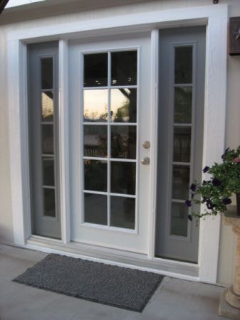 Single French style door with insulated glass and sidelights. Jendela Vintage, Doors With Screens, French Doors With Sidelights, Single Patio Door, Traditional French Doors, French Door Interior, Exterior French Doors, Single French Door, French Doors With Screens