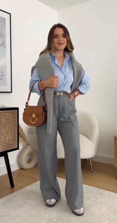 Trouser Grey Outfit, Gray Pants Fall Outfit, Business Casual Outfits For Women Gray Pants, Grey Elegant Outfit, Office Outfit Grey Pants, Light Grey Work Pants Outfits, Grey Pants Formal Outfit, Gray Pants Work Outfit, Grey Trousers Work Outfit