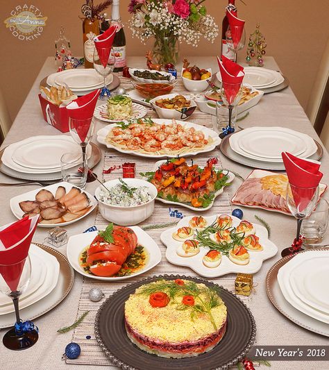 New Year 2018 table Russian Dinner Party, Russian New Year Food, Christmas Table With Food, New Year Table Food, New Year Eve Food Ideas, New Years Dishes, New Year’s Day Food, New Year's Day Food, Ukraine Recipes