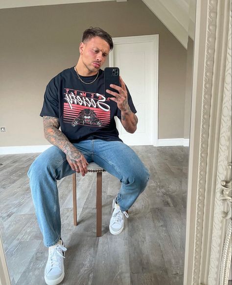 Alex Bowen, 31 March, St James, Mom Jeans, Mirror Selfie, Pants, On Instagram, Trousers