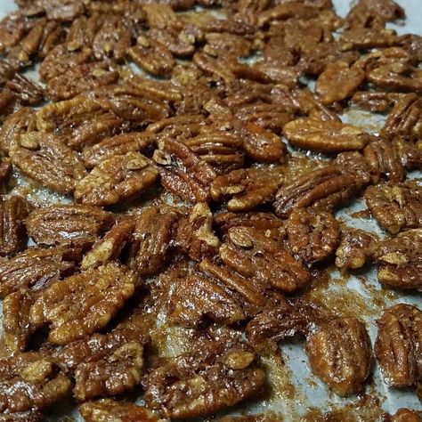 While making a batch of keto chocolate chip cookies, I got a wild hair and threw together some roasted, praline pecans. I mean, the oven was already on and it’s 90+ degrees outside, so why no… Praline Pecans, Cinnamon Sugar Recipes, Galletas Keto, Glazed Pecans, Keto Chocolate Chip Cookies, Keto Candy, Spiced Pecans, Keto Chocolate Chips, Roasted Pecans