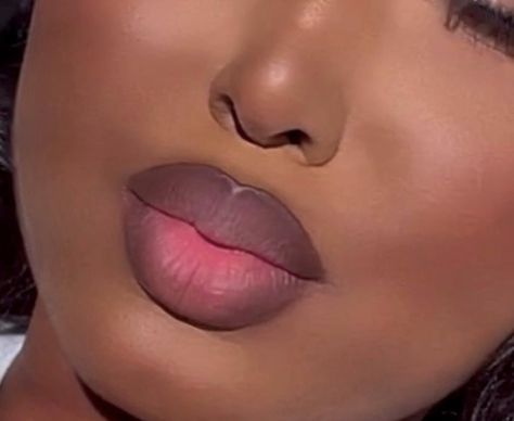 ✨Get Tayla’s full lips using a brown lipliner paired with a matte lipstick! Defined lips make the perfect pretty pout. Try this technique for the Bratz iconic lippie shape🫶🏾 Lip combo ideas for brown skin. Glam makeup inspo. Tayla Jay Beauty aesthetic. Lips aesthetic✨ #taylajaybeauty #makeup #lips #matte #lipstick #definition #beauty #techniques #bougieblogger #taylajay #classy #pretty #lipcombo #signature Matte Lip Combo For Brown Skin, Matte Lip Combo, Brown Lipliner, Makeup Lips Matte, Aesthetic Lips, Flawless Makeup Look, Lips Aesthetic, The Bratz, Straight Brows