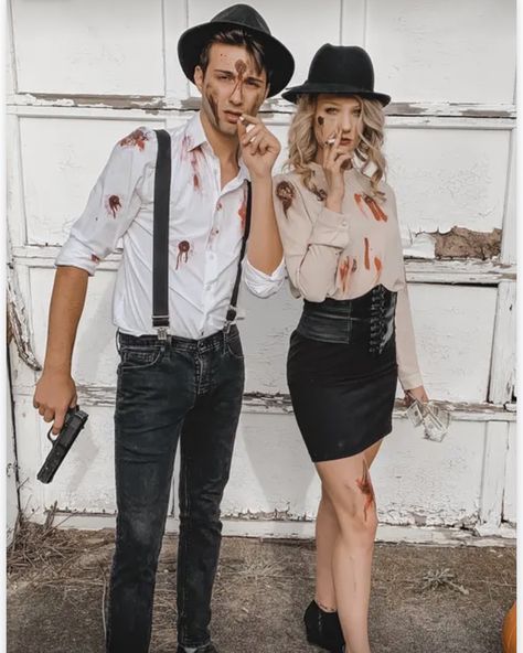 Bonnie & Clyde Halloween Couples Ideas Costumes, Bonnie Ans Clyde Halloween, Body And Clyde Costume, Bonny And Clyde Halloween Costumes, Couples Halloween Costume Bonnie And Clyde, Gangster Costume Couples, Bonnie And Clyde Costume Ideas, Bonnie And Clyde Outfit, Bone And Clyde Costume