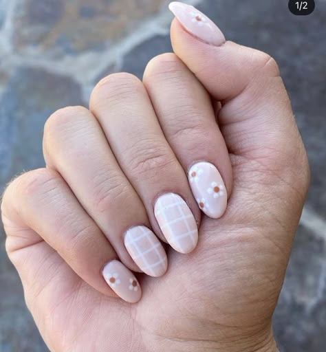 Modern Nail Designs Simple, Neutral Color Nail Art, Classy Back To School Nails, October Neutral Nails, Boho Nails Simple Short, Neutral Nail Art Short Nails, Boho Neutral Nails, Structure Gel Nails Design, Gel X Neutral Nails