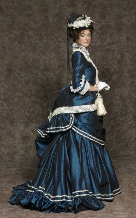 Era Victoria, 1800s Fashion, Bustle Dress, Victorian Costume, Old Fashion Dresses, 19th Century Fashion, History Fashion, Victorian Clothing, Vintage Gowns