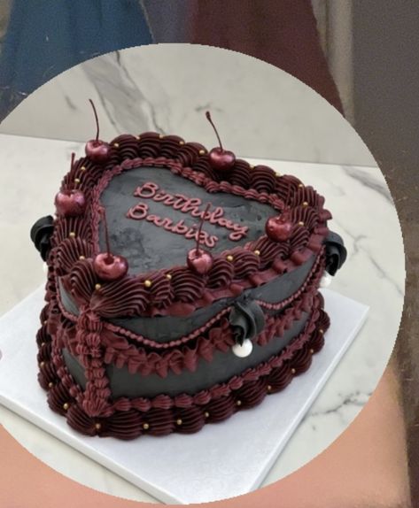 Black Party Food Ideas, Goth Cake Ideas, Emo Birthday Cake, Black And Red Birthday Cake, Black And Red Cake Ideas, Red And Black Heart Cake, Goth Birthday Cake, Black And Red Cake, Vampire Birthday Cake