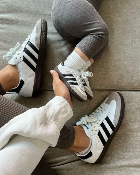 Do you like sambas? Follow us for more ! 👟 Credit🎥 : (all rights reserved to original owner) _____________________________________________ .⁣ .⁣ .⁣ . #samba #adidasuk #sneakers #adidas #londonfashion #sneakersforsale Adidas Samba Og White, Samba Dress, Toddler Adidas, Samba Shoes, Adidas Samba Og, Baskets Adidas, Nike Dunk High, Girly Shoes, Black Granite