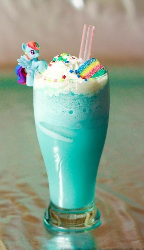 Unicorn Desserts, Fro Yo, When He Says, Kawaii Dessert, Candy Drinks, Starbucks Drinks Recipes, Unicorn Foods, Milkshake Recipes, Milk Shakes