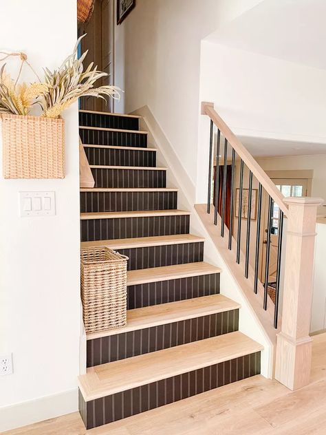 12 Quick Fixes That Will Make a Difference In Your Home Wallpaper On Textured Walls, Diy Stair Railing, Stairs Makeover Ideas, Wallpaper Stairs, Stairs Decor, Stairs Renovation, Rustic Stairs, Built In Banquette, Stairs Makeover