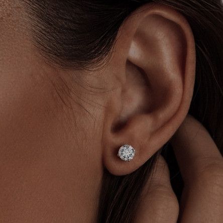 Stud Earring Aesthetic, Diamond Stud Aesthetic, Diamond Studs Aesthetic, Diamond Stud Earrings Aesthetic, Silver Stud Earrings Aesthetic, Diamond Earrings Aesthetic, Studs Aesthetic, Old Money Jewelry, Stud Aesthetic