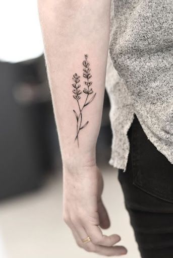 81 Flower Tattoos to Make Your Skin a Living Garden - DIY Morning Lavender Tattoo Black, Lilac Tattoo, Bestie Tattoo, Lavender Tattoo, Small Tattoos With Meaning, Sternum Tattoo, Tattoo Font, Tattoo Black, Grey Tattoo