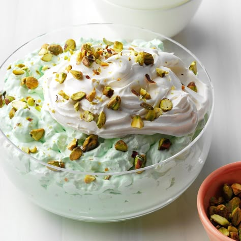 Pistachio Mallow Salad Marshmallow Salad, Fluff Salads, Gelatin Salad, Fluff Salad Recipes, Labor Day Recipes, Creamy Fruit Salads, Pistachio Salad, Fluff Salad, Jello Salads