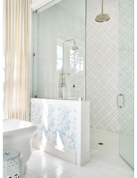 Half Wall Shower, Walk In Shower Ideas, Bathroom Big, Bathroom Remodel On A Budget, Modern Bathroom Remodel, Budget Bathroom Remodel, Decoration Bathroom, Remodel On A Budget, Small Bathroom Makeover