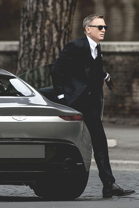 Daniel Craig Spy Photoshoot, 240z Datsun, Daniel Craig 007, James Bond Style, Daniel Craig James Bond, Bond Cars, Gentlemans Club, Best Bond, 007 James Bond