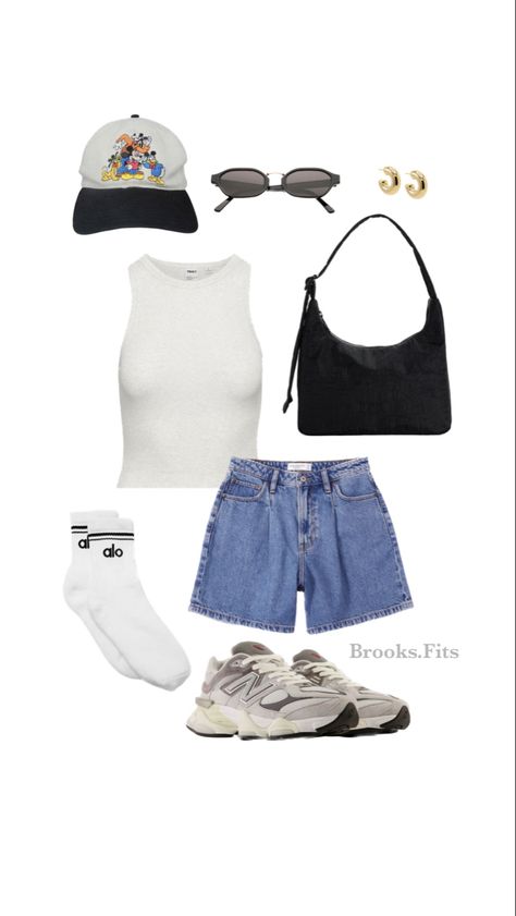 Outfit Ideas For Disneyland Summer, Cute Simple Disney Outfits, Theam Park Outfits, Cute Casual Disney Outfits, Disneyland Florida Outfit, Disney Outfit For Men, Cool Disneyland Outfits, April Disney Outfits, Trendy Disney Outfits 2023