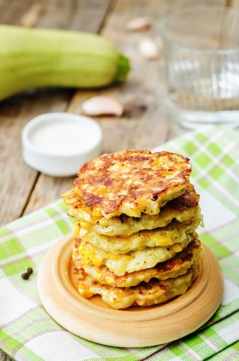 Easy Air Fryer Corn Fritters. Zucchini Corn Fritters, Thai Appetizer, Corn Fritter Recipes, Cake Courgette, Cauliflower Fritters, Zucchini Puffer, Healthy Zucchini, Corn Fritters, Zucchini Fritters