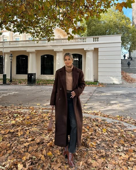 Coat season 🍂 Coat - @nakdfashion Jeans - @stradivarius Boots - @mango Knit - @monki Bag - @demellierlondon Winter Outfits Formal, Stradivarius Boots, Elegant Winter Outfits, Outfits Formal, Classy Winter Outfits, Ootd Ideas, Winter Outfit Inspiration, Brown Coat, Deep Brown