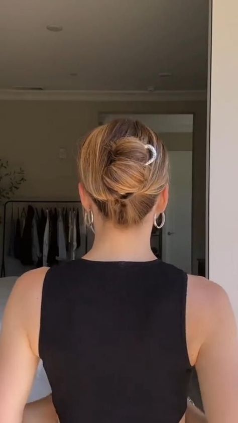 Easy Medium Short Hairstyles, Hairstyles For Court Hearing, Bun For Medium Length Hair Tutorial, Medium Length Hair Hacks, Short Length Updo Easy, High Bun For Medium Length Hair, Hair Fork Styles, Easy Work Hairstyles Medium Shoulder Length, Buns Medium Length Hair