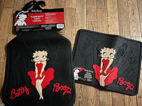 Betty Boop Car Decor, Betty Boop Car Accessories, Goth Car Interior, Emo Car, Car Modification Ideas, Princess Car, Car Life Hacks, Girly Car Accessories, Car Things