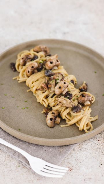 Remy Morimoto Park | Vegan on Instagram: "Last minute spooky spaghetti—the creamiest vegan mushroom pasta of your dreams (or nightmares?) 💀 This is actually one of my favourite ways to eat pasta because I love all things mushroom and it’s so easy to make! The spooky mushroom skulls felt appropriate for today but the pasta is obviously just as delicious with or without it. Clickable recipe link in my bio @veggiekins and in my stories now. Happy halloweenie! #veggiekins #halloween #halloweenf Spooky Mushroom, Spooky Spaghetti, Vegan Mushroom Pasta, Halloween Pasta, Mushroom Skull, Halloween Food Dinner, Happy Halloweenie, Vegan Mushroom, Mushroom Pasta