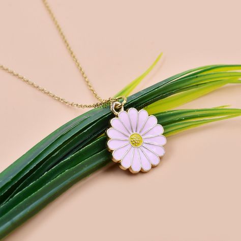 14K Yellow Gold Plated Daisy Floral Necklace, Designer Enamel Pink Daisy Floral Necklace, Designer Common Daisy Floral Charm Necklace Daisy Charm, Daisy Necklace, Rose Gold Chain, Pink Daisy, Floral Necklace, Pink Sapphire, Handmade Necklaces, Gold Chains, Silver Color