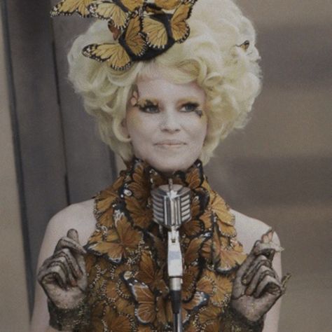 88 Effie Trinket Costume, Hunger Games Exhibition, Hunger Games Effie, Games Costumes, Hunger Games Costume, Hunger Games Mockingjay Part 2, Capitol Couture, Hunger Games Characters, Effie Trinket