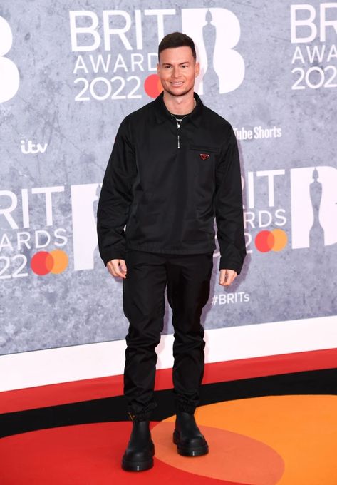 Joel Corry kept it cool and simple Joel Corry, Blue Velvet Suit, Tom Grennan, Long Black Gloves, Maya Jama, Ashley Roberts, Fav Artist, Funny Poses, Master Of Ceremonies