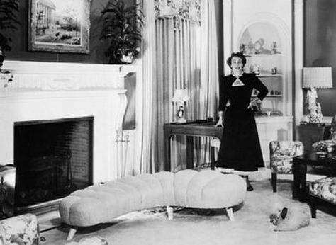 Celebrities such as Joan Crawford were so impressed with William Haines' taste in design, they hired him to update their own residences. William Haines, Blithe Spirit, American Interior, Hollywood Homes, Old Hollywood Stars, Hollywood Regency Style, Hollywood Icons, Joan Crawford, Los Angeles Homes