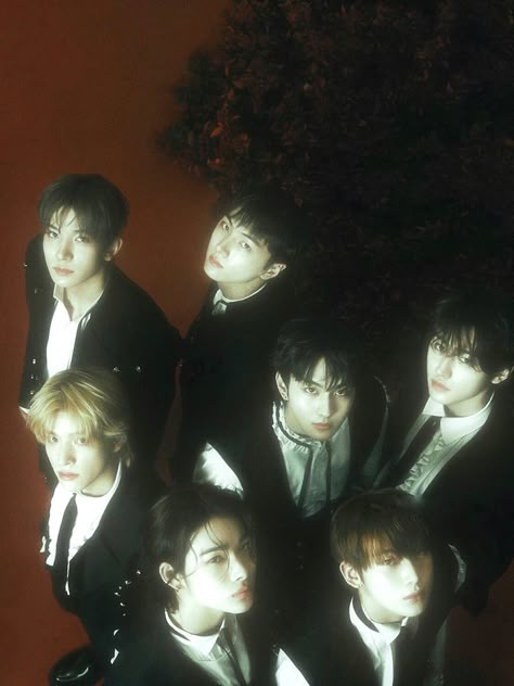 Enhypen Apple Watch Wallpaper, Blood Wallpaper, Groups Poster, Enhypen Iland, Where Are You Now, Blood Groups, Enhypen Icon, Vampire Girls, Adore U