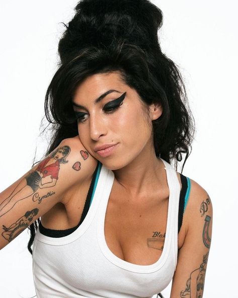 Amy Winehouse Makeup, Amy Wine, Amy Winehouse Style, Amy W, Retro Photoshoot, Amazing Amy, Amy Winehouse, Iconic Women, My Girl