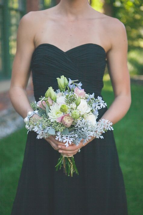 black bridesmaids dress + soft pastel bouquet = pure chicness Black Dress Flower Bouquet, Flowers For Black Prom Dress, Bouquets For Black Bridesmaid Dresses, Black Dress Bouquet, Prom Bouquet With Black Dress, Prom Bouquet Black Dress, Flower Bouquet For Black Dress, Bouquet For Black Dress, Flowers For Black Bridesmaid Dresses