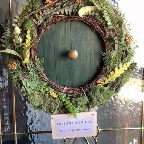 Hobbit Hole Wreath Diy, Hobbit House Door Wreath, Nerdy Door Wreath, Hobbit Door Decoration, Lord Of The Rings Door Hanger, The Shire Decor, Hobbit Door Craft, Hobbit Hole Door Wreath, Hobbit Day Activities