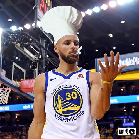 NBA on TNT on Instagram: “What will Chef Curry cook up in his return? 👀” Steph Curry Memes, Steph Curry Shooting, Curry Memes, Basketball Pictures Poses, Ja Morant Style, Stephen Curry Photos, Stephen Curry Wallpaper, Curry Wallpaper, Curry Nba