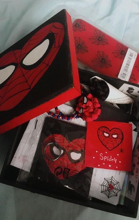 Spiderman Gift Ideas For Girlfriend, Spiderman Themed Gifts, Spiderman Gifts For Boyfriend Diy, Spiderman Gift Basket For Boyfriend, Spiderman Basket For Bf, Spiderman Gift Ideas For Boyfriend, Spiderman Presents, Spider Man Gifts For Boyfriend, Spider Man Crafts