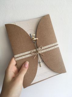 Envelope For Invitation Card, Rustic Cards Handmade, Invitation Card Ideas Handmade, Handmade Invitation Card Design, Handmade Invitation Cards Ideas, Wedding Card Envelope Design, Invitation Envelope Ideas, Envelope Design Diy, Invitation Card Design Handmade