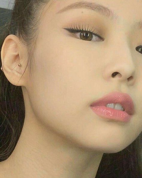 Soft Makeup Looks, Asian Eyes, Asian Eye Makeup, Soft Makeup, Make Beauty, Eyeliner Tutorial, Korean Aesthetic, Eye Make, Makeup Eyeliner