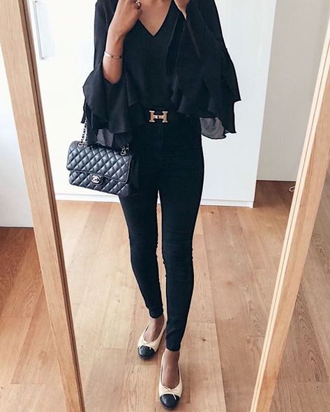 All black office outfit. Work appropriate outfit. Hermes Constance belt. Chanel medium flap. Chanel ballerina's. Affiliate link. Hermes Belt Outfit, All Black Outfit For Work, Work Appropriate Outfits, Chanel Ballerina, Stylish Business Casual, Belt Outfit, Work Outfit Inspiration, Ballerina Outfit, Hermes Belt